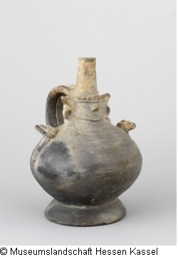 Anthropomorphes Gefäß Bild1