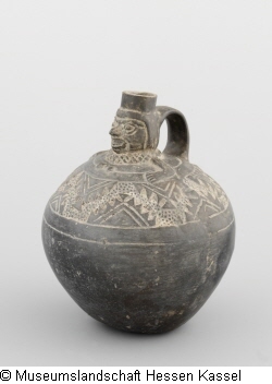 Anthropomorphes Gefäß Bild1