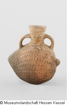 Gefäß in Form einer Frucht Bild1